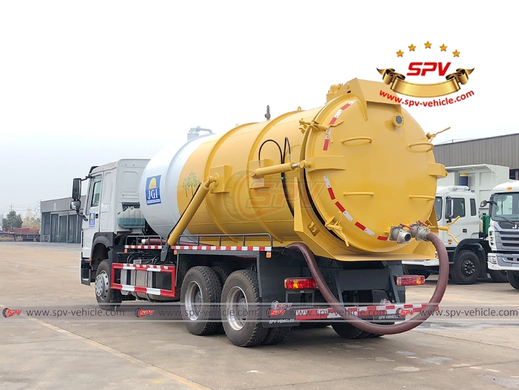 18,000 Litres Vacuum Tanker Sinotruk - LB